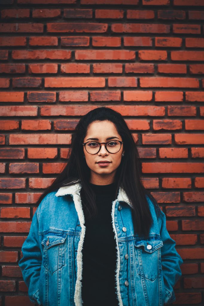 portrait shooting photo nancy place stanislas 54 femme regard lunettes