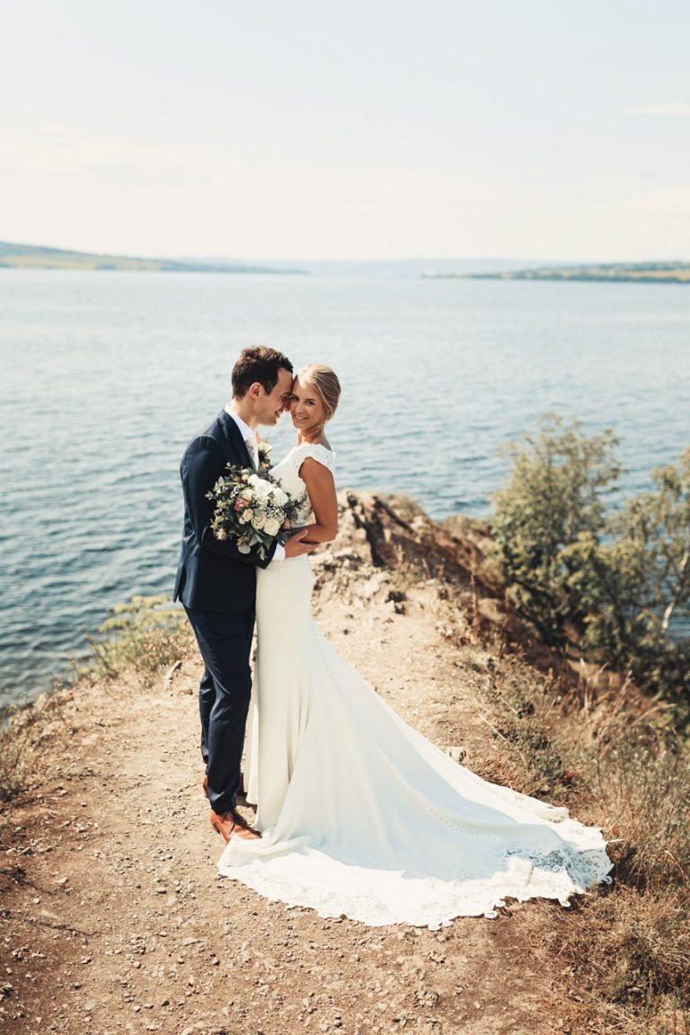 Photographe Mariage Norvège Hamar Mariés Robe Bouquet Mer Océan Plage Shooting