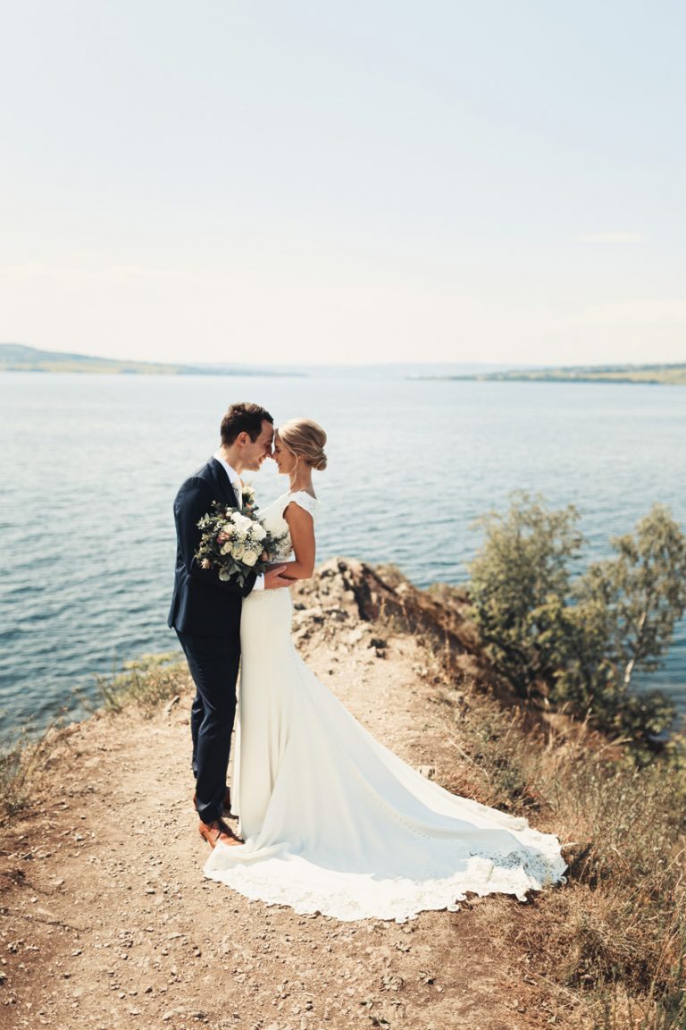 Photographe Mariage Norvège Hamar Mariés Robe Bouquet Mer Océan Plage Shooting