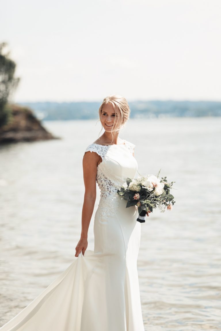 Photographe Mariage Norvège Hamar Mariée Robe Bouquet Mer Océan Plage