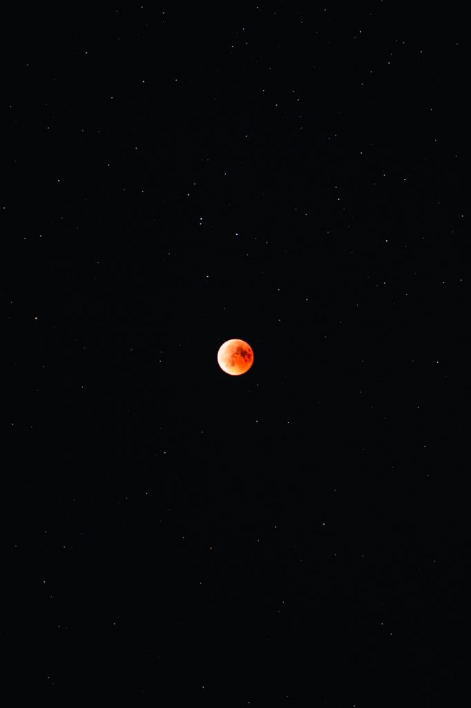 Lune Rouge Red Moon Supermoon Photographie Nocturne Étoiles Ciel Galaxie